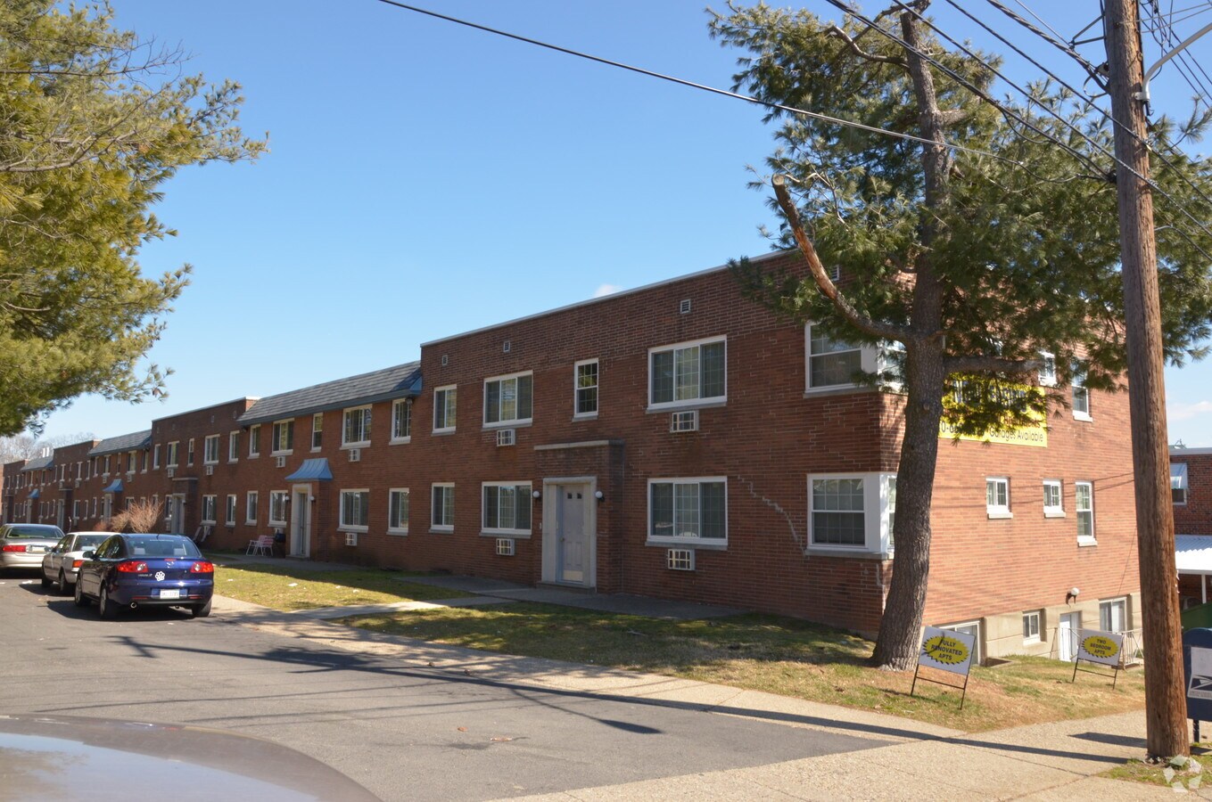 Brockton Court - Brockton Court Apartments