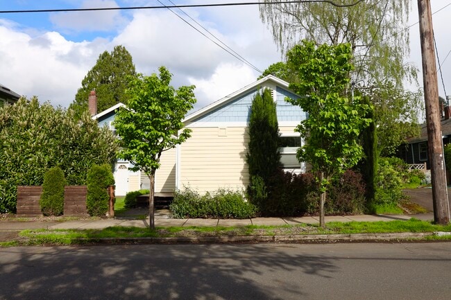 Photo - 712 SE 42nd Ave