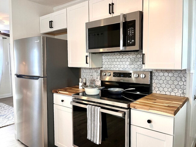 Photo - 635 Oneida Rd