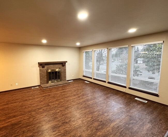 Photo - 202 Vashon Ave SE