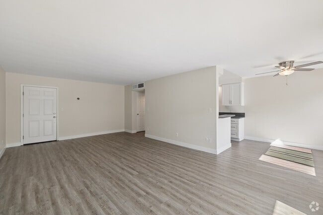 2BR, 2BA - 1,400SF - Living Room