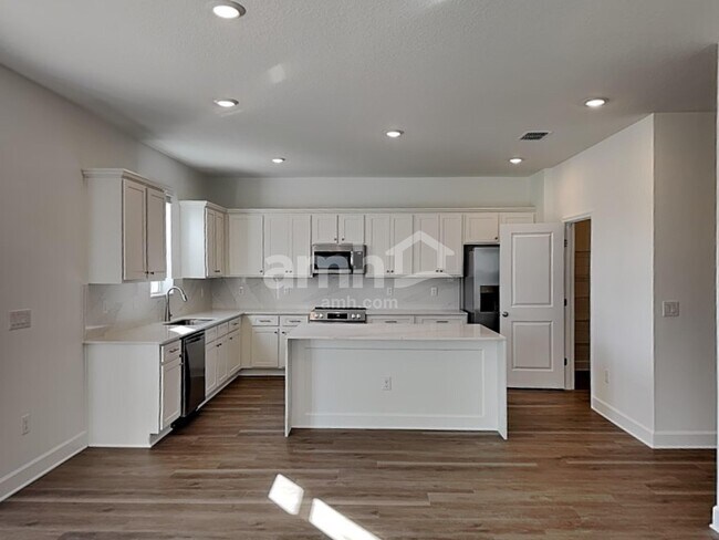 Photo - 2909 20th Ave W