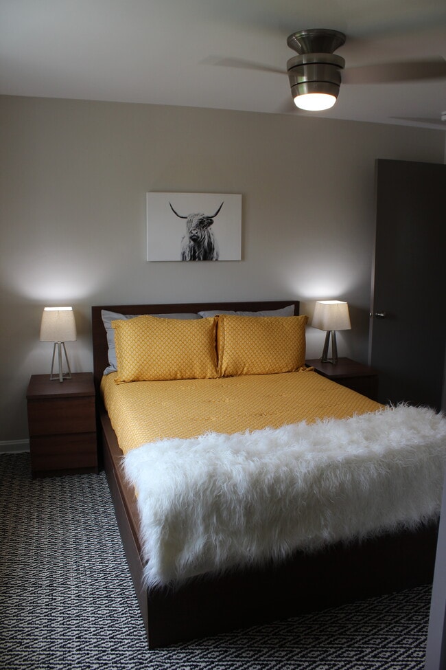 Photo - 1130 W 35th St