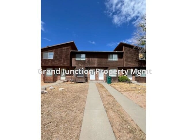 Building Photo - PRIME LOCATION near Tiara Rado Golf Course! Rental