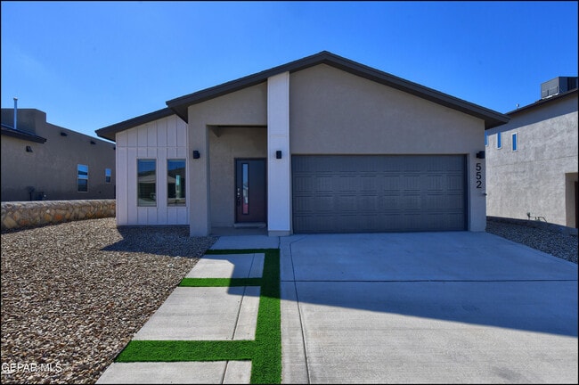 Photo - 552 Logwood Ave