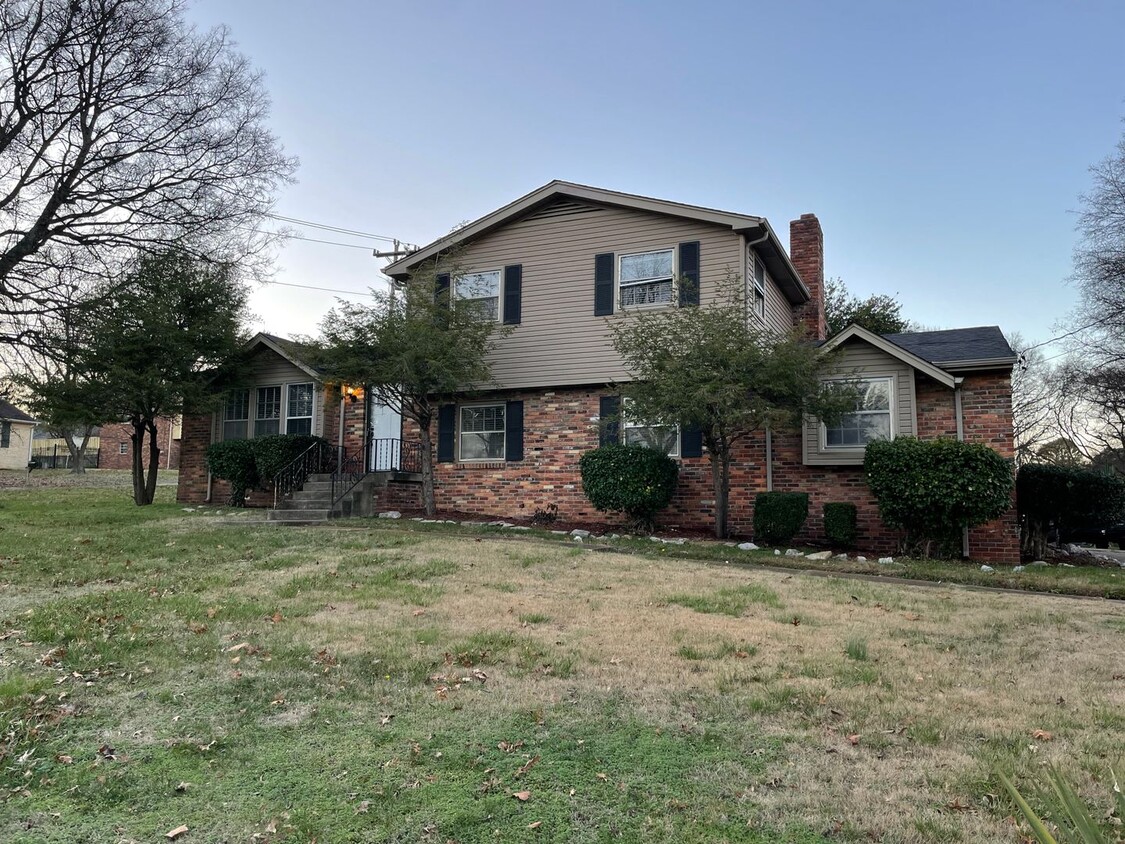 Beautiful Centrally Located Home for Rent - Beautiful Centrally Located Home for Rent