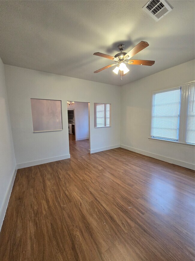 Photo - 6910 Avenue K