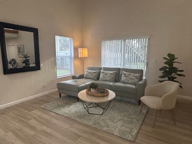 Photo - 1136 Staghorn St