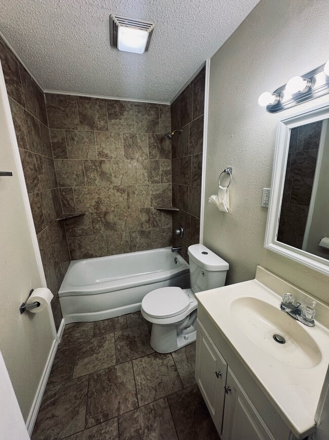 Photo - 510 W Kern Rd