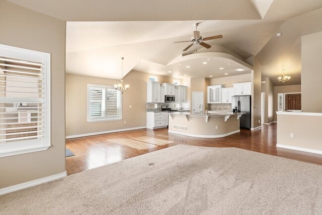 Photo - 3003 Looking Glass Way