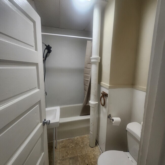 Photo - 101 Crawford Ave Unit Apartment 2