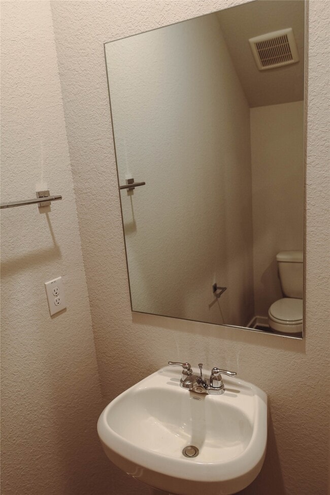 Photo - 8606 Blueberry Ash St