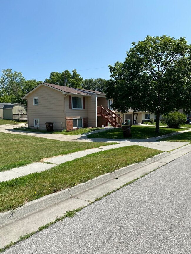 Photo - Aplin Duplex (4025/4027) Unit 4027 Aplin Rd