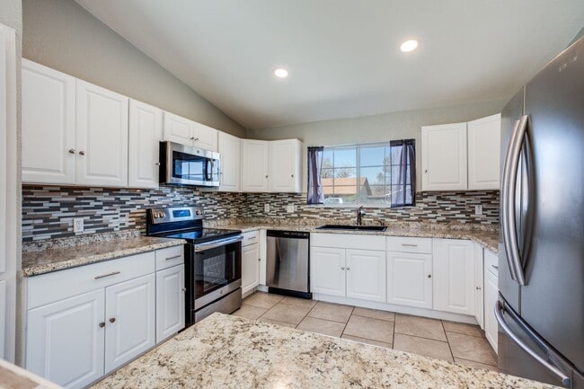 Photo - 2610 Lake Briar
