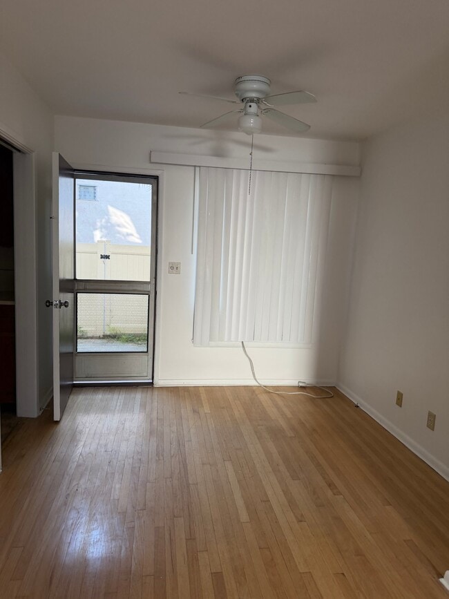 Photo - 918 W Huntington Dr Unit J