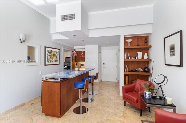 6917 Collins Ave Unidad L-103