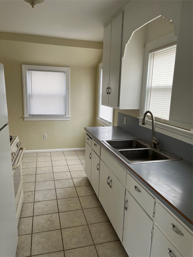 Photo - 2961 W 11th St