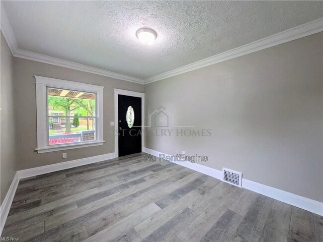 Photo - 10302 Lamontier Ave