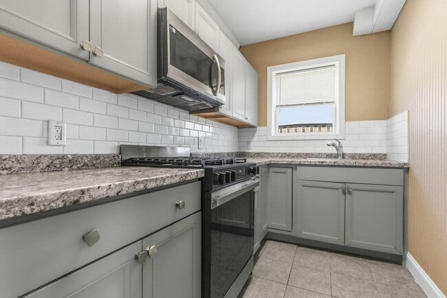 Photo - 1690 N Main St Unidad 3