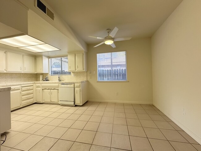 Photo - Don't Miss This 2 Bedroom Duplex!!