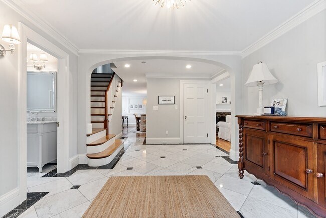 Photo - 205 Sohier St