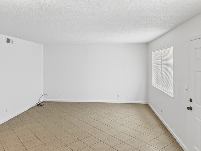 Photo - 440 Caribrook Way Unit 1