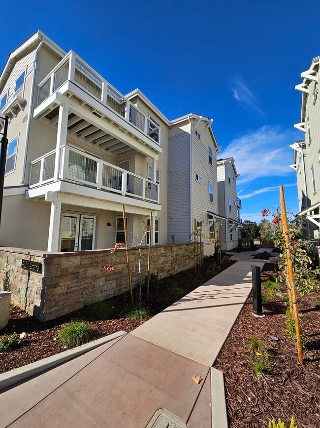 Photo - 925 Madonna Rd Unidad 201