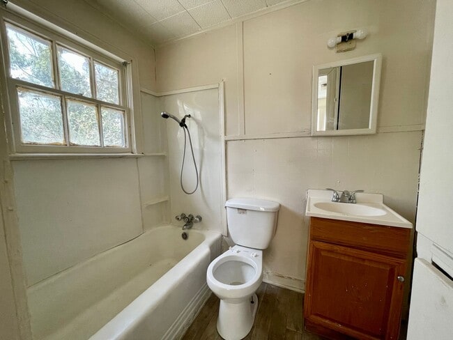 Photo - 4141 - 4143 Ector-For Sale (Bevin Frakes) Unit 4143 Ector - RTR 10/13 APPX1+DEPOSIT