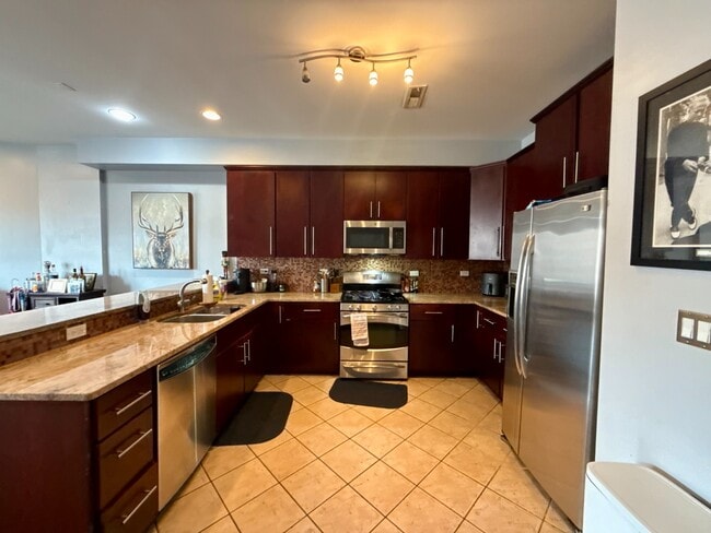 Building Photo - Stunning 3 Bed 2 Bath in the Old Town area Unit 4