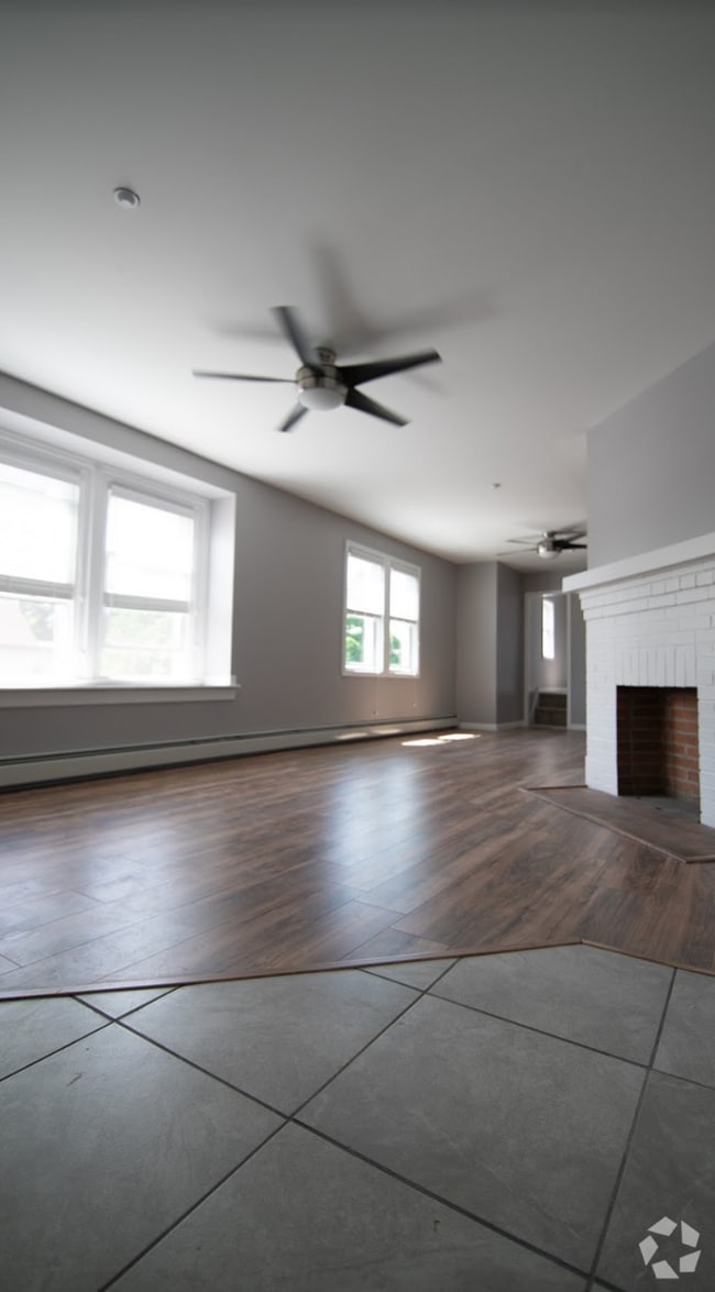 Building Photo - 402 W Ferry St Unit 2 Rental