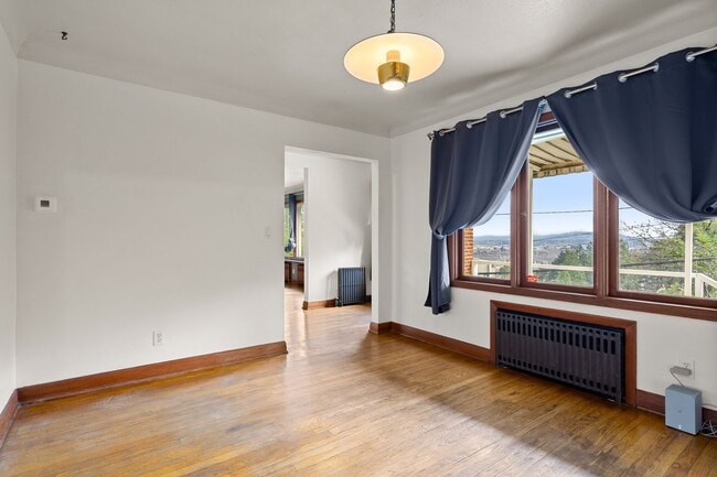 Photo - 825 SW Broadway Dr