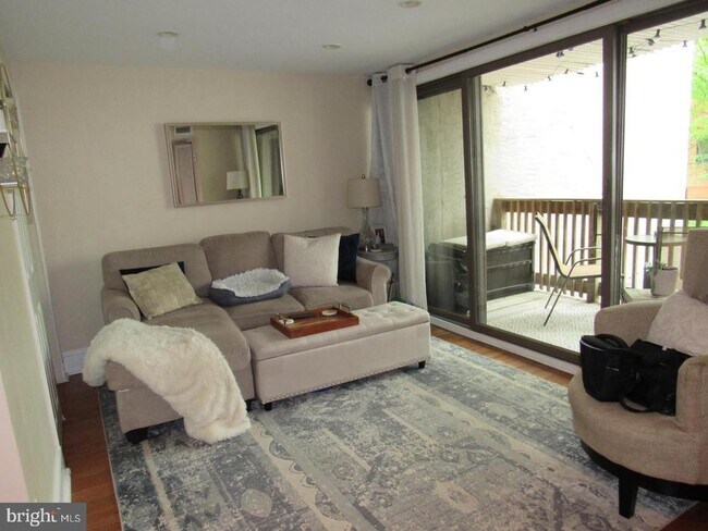 Photo - 1130 Rodman St Unit 2