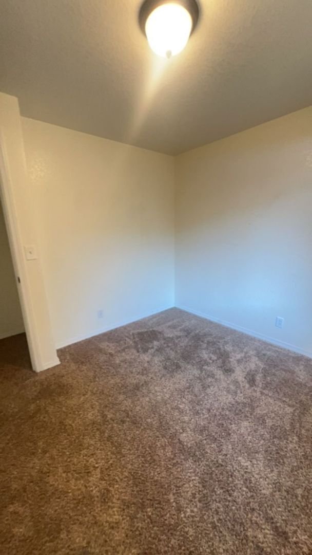 Photo - 627-629 SW Balsam Rd Unit 627