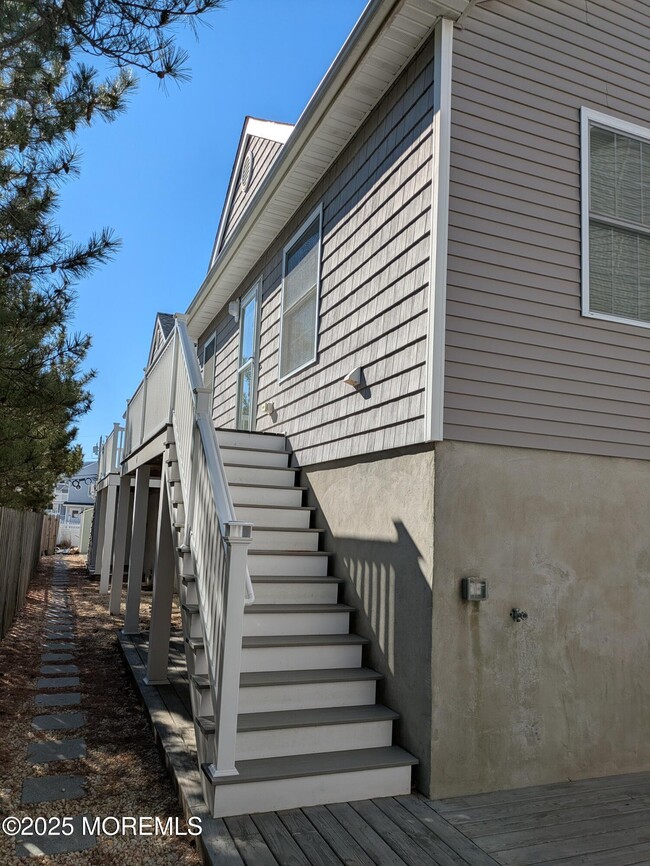 Building Photo - 103 8th Ave Unit 4 Rental