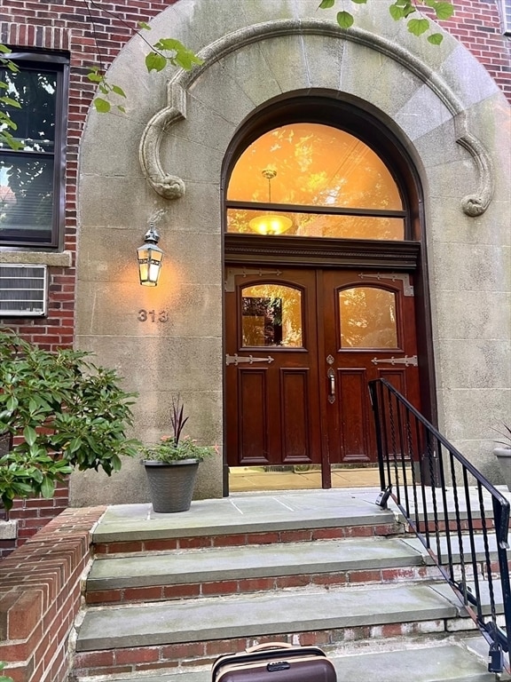 Building Photo - 313 Tappan St Unit 3