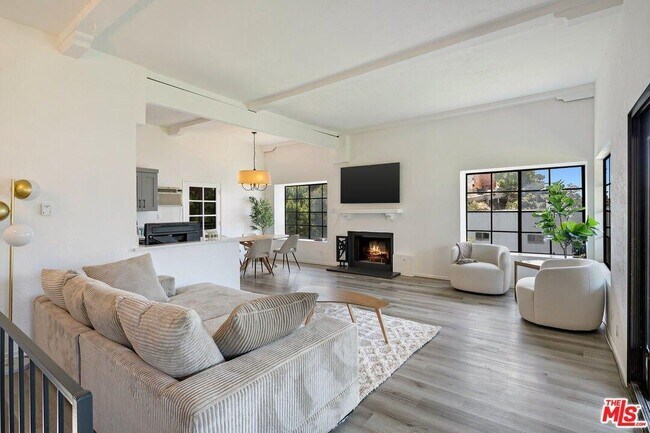 1931 Sunset Plaza Dr Condo Condo - Image 