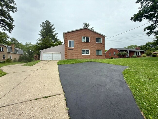 Building Photo - 2740-2742 Jessup Rd Unit 2742