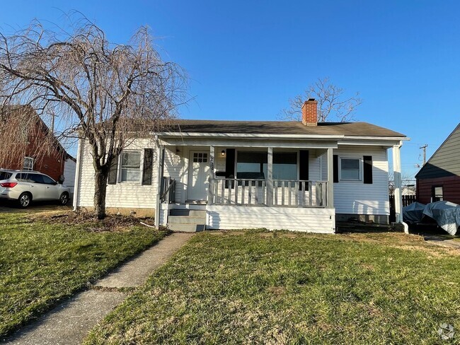 Building Photo - Remodeled 3 bedroom and 2 bath House! Read...