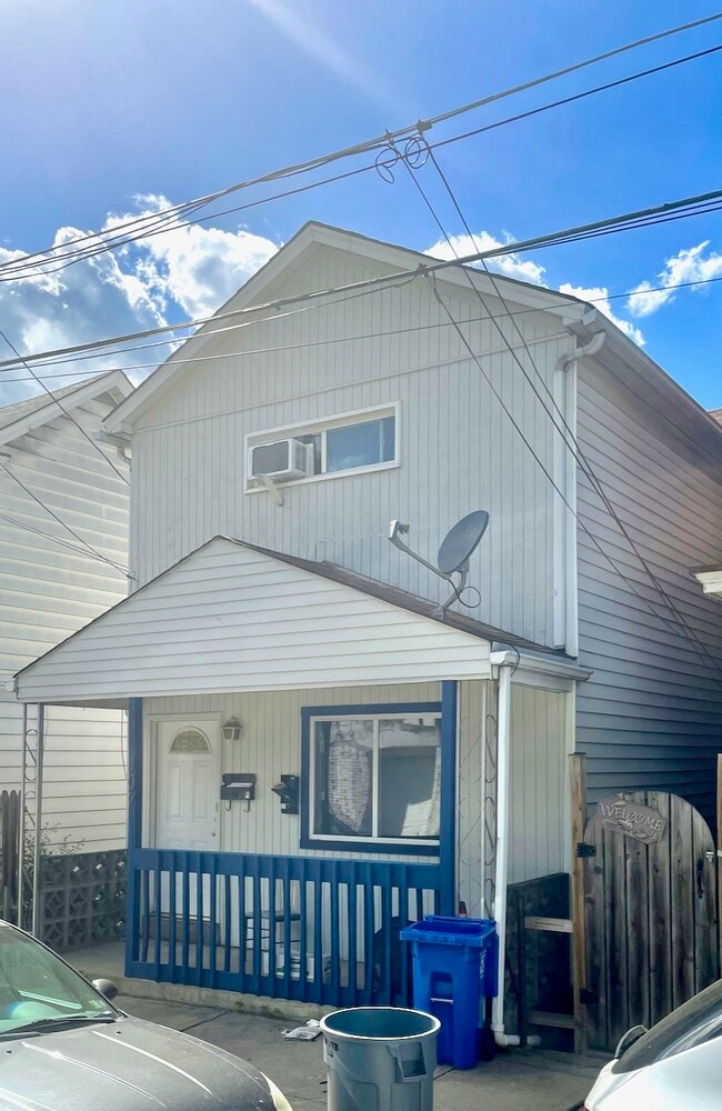 Photo - 307 Walnut St