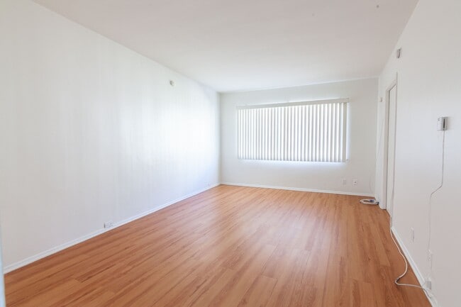 Photo - 667-669-669 Levering Ave Unit 7