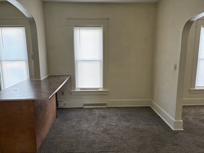 806 Hess Ave