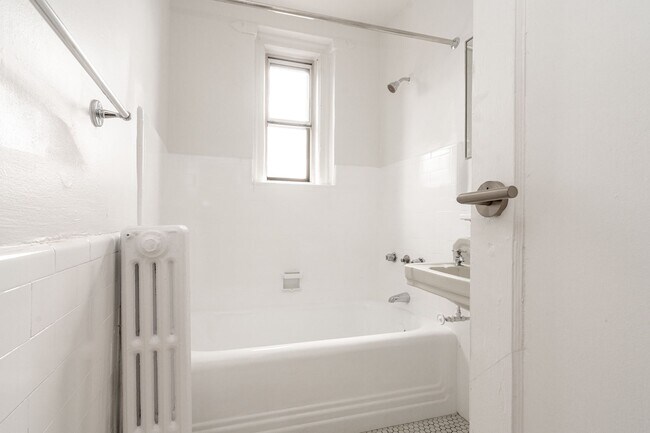 Photo - 122 Dowling Ave