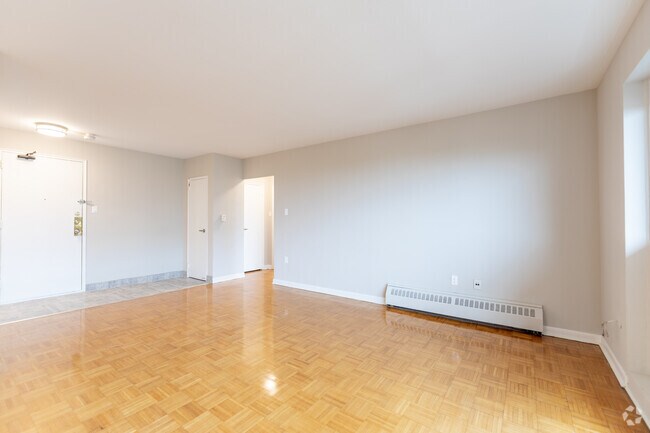 1BR, 1BA - 650SF - Living Room - 150 Culford Rd