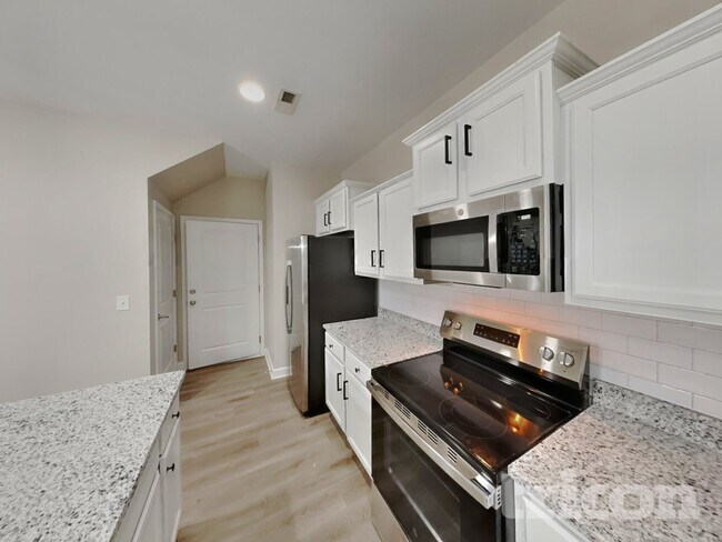 Photo - 1056 Lindyn Lee Wy