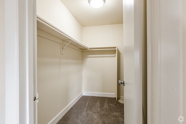 1BR, 1BA - 745SF