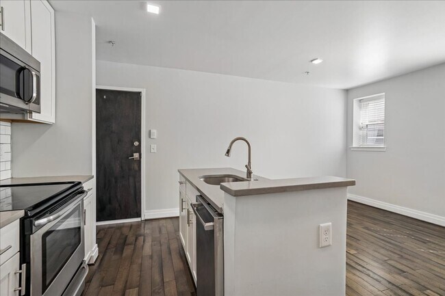 Photo - RAZDCPROPERTIES TRUST Unit 2