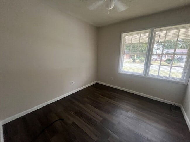 Photo - 904 Jamestown Dr