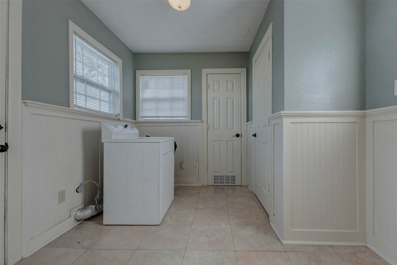 Photo - 2043 Alta Vista St