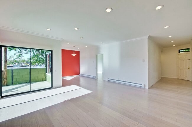 Photo - 1108 Shoreline Dr