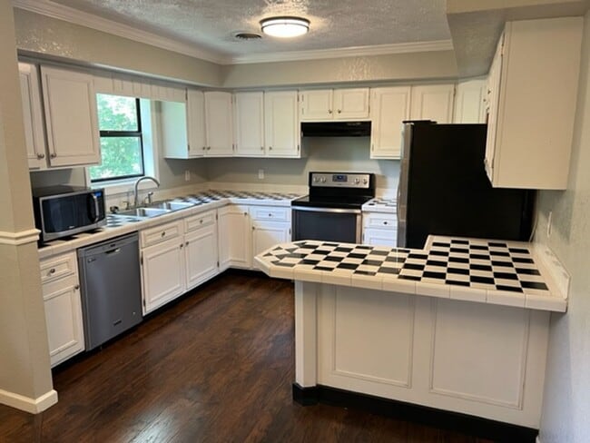 Photo - Maryville 37801 - 3 bedroom 2 bath (Upstairs Only) home - Contact Troy Adams (865) 233-6949